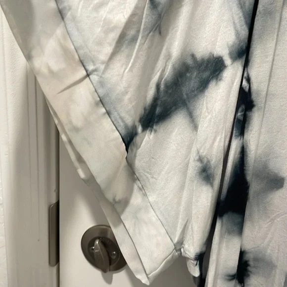 Tie-Dye Women's Top Size Large - Picture 4 of 5